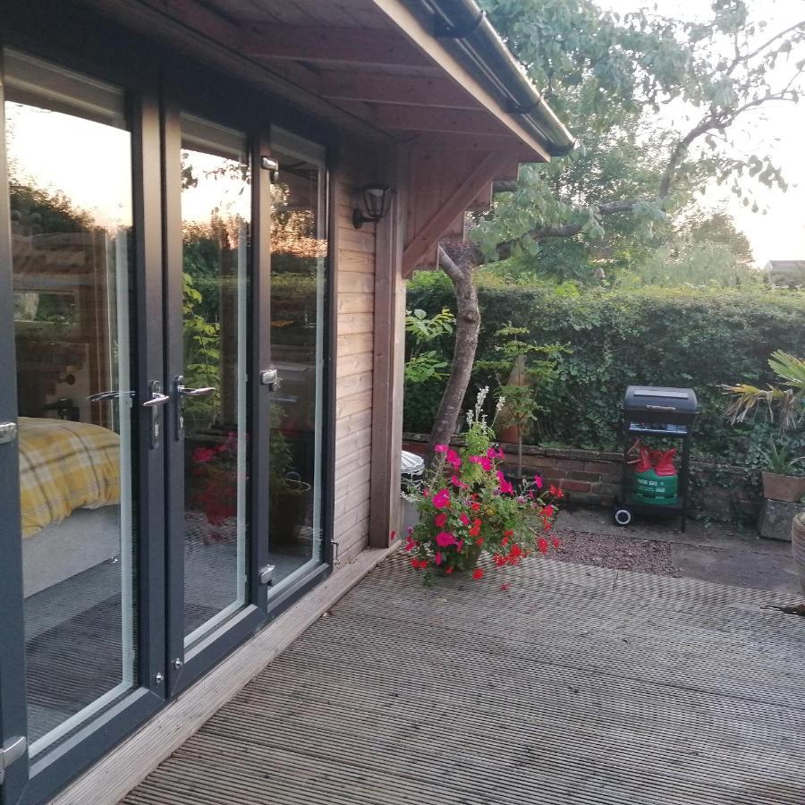 Crown Cabin Wiltshire Near Longleat And Bath Trowbridge Exterior foto